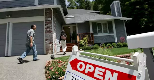 Stock market swings may have hit mortgage applications, down 2.5%