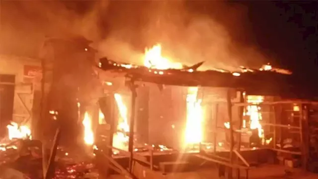 Fire guts market in Niger