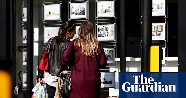 UK housing market expected to stabilise in 2022 after bumper year