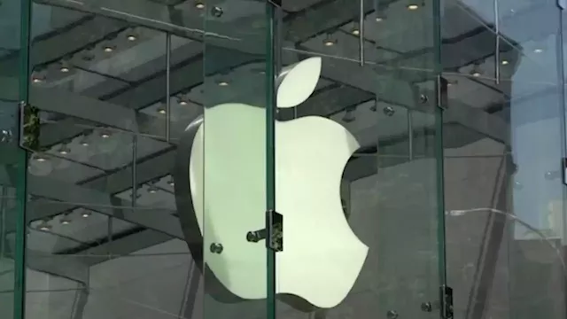 Apple becomes first company to hit $3 trillion market value, then slips