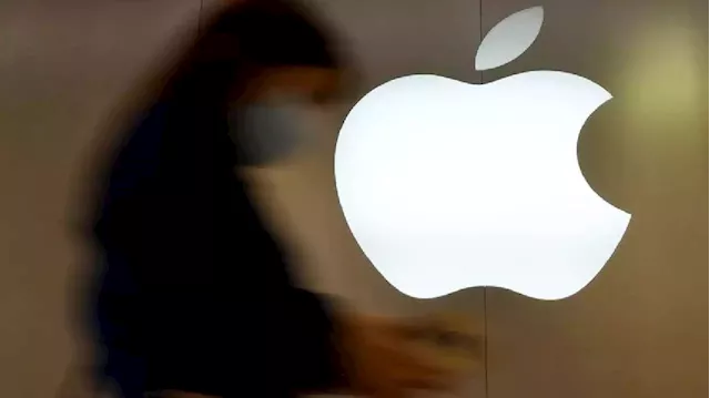 Apple becomes first company to hit $3 trillion market value, then slips