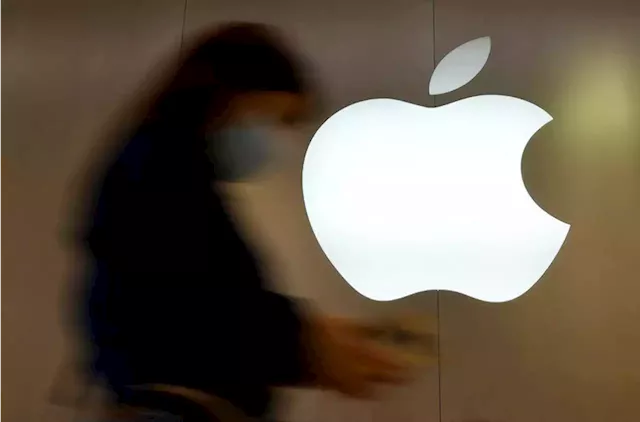 Apple becomes first company to hit $3 trillion market value, then slips