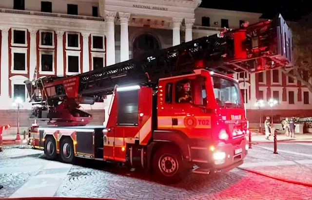 Cape Town Fire Services still at Parliament to monitor possible flare ups - SABC News - Breaking news, special reports, world, business, sport coverage of all South African current events. Africa's news leader.