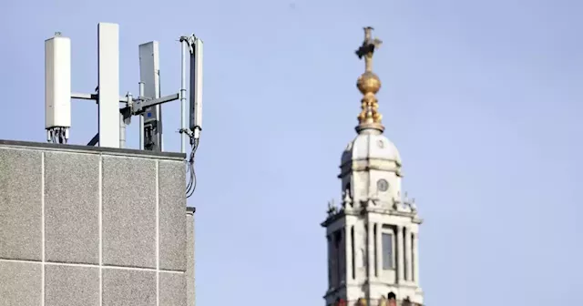 Cell phone companies agree to delay expanded 5G coverage for two weeks