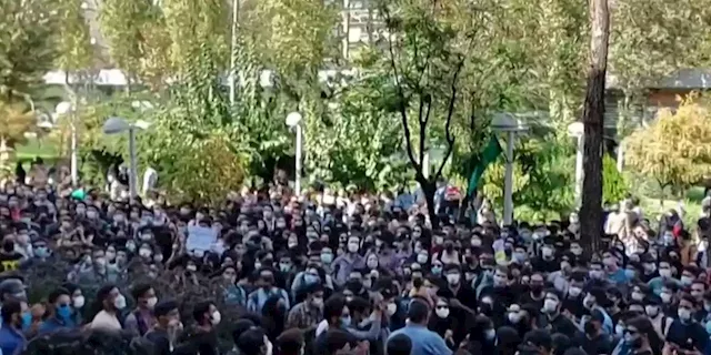 More Iran Oil Industry Workers Join Antigovernment Protests