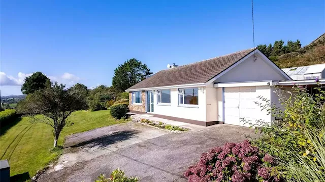 3 homes currently on the market that are right by the sea for €350,000 or under