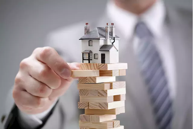 Housing Market Crash 2022: What To Expect As Interest Rates Rise