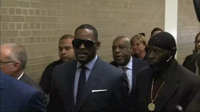 R. Kelly's ex-business manager wants $850K in attorneys' fees after acquittal in Chicago trial