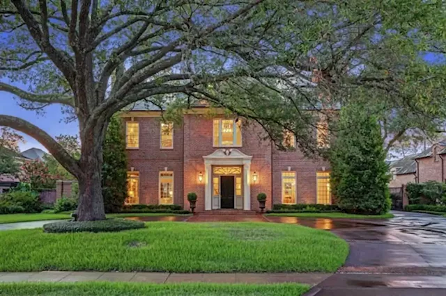 PHOTOS: Beautiful blend of modern, traditional styles at this River Oaks home on market for $6.5M