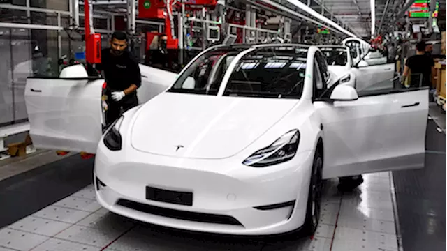 Tesla reports record revenues and strong earnings for Q3, stock prices sinking