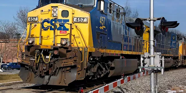 CSX rallies on earnings beat, while Union Pacific stock lags