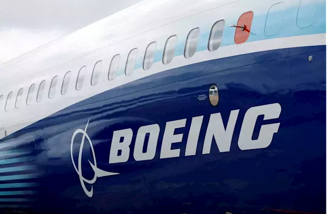 Boeing takes $2.8-billion hit in defence business, but keeps cash flow goal