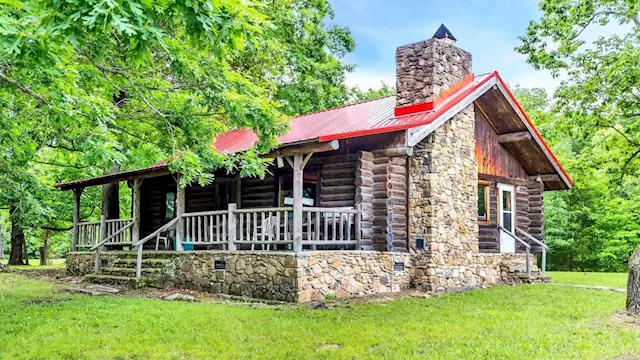 PHOTOS: Willie Nelson's Tennessee home hits the market for $2.5 million