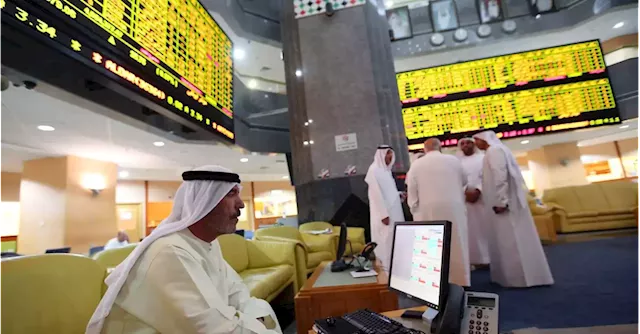 Saudi Shares fall on weak earnings, volatile oil