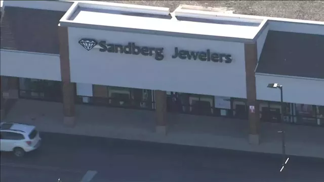 Sandberg Jewelers closing after more than 100 years in business in Chicago area