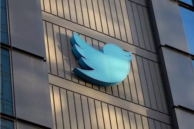 Twitter ad sales chief, Sarah Personette, says in tweet she quit the company