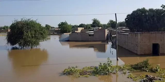 Heavy rains cause floods in Deelpan amid residents rebuilding homes - SABC News - Breaking news, special reports, world, business, sport coverage of all South African current events. Africa's news leader.