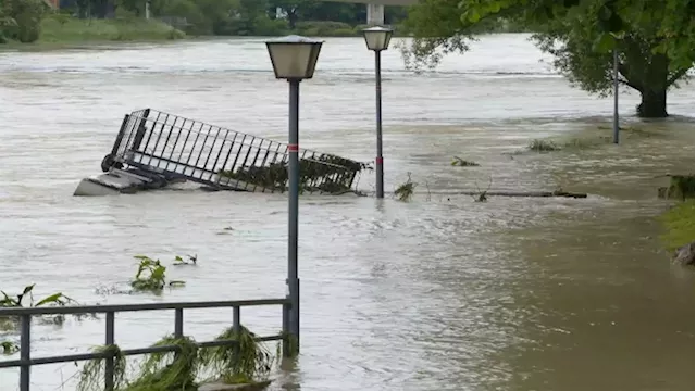 Rescuers assist residents, business owners as flash floods sweep across Bethlehem - SABC News - Breaking news, special reports, world, business, sport coverage of all South African current events. Africa's news leader.