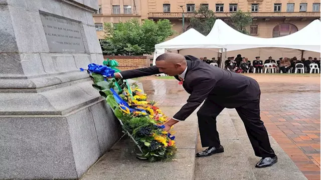 Fallen soldiers remembered in wreath laying ceremony in Cape Town - SABC News - Breaking news, special reports, world, business, sport coverage of all South African current events. Africa's news leader.