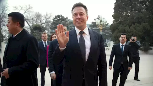 Elon Musk, CEO of five companies, doesn’t want to be in charge of any of them