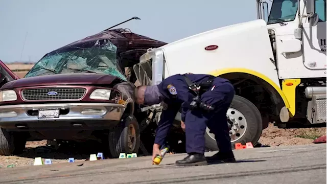 Truck rams into broken-down vehicle on the N2 in Durban, kills one person - SABC News - Breaking news, special reports, world, business, sport coverage of all South African current events. Africa's news leader.