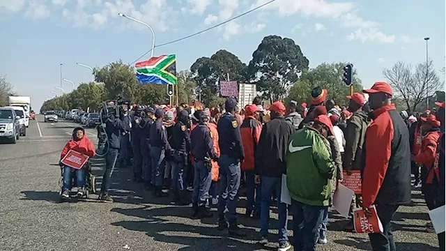 Unions at Inkosi Albert Luthuli Hospital in KZN vow to shut down the facility - SABC News - Breaking news, special reports, world, business, sport coverage of all South African current events. Africa's news leader.