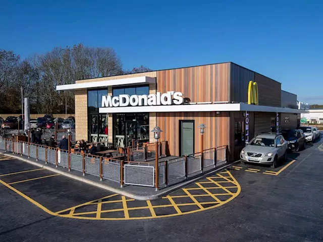 3 McDonald's employees in Atlanta help deliver a customer's baby in the bathroom after she goes into labour | Business Insider