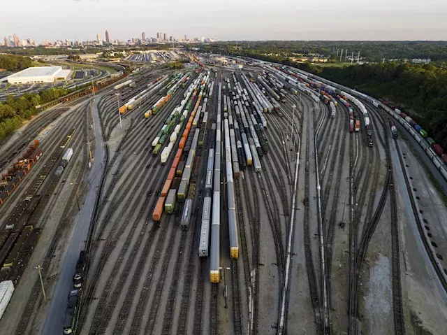 Business groups urge Congress to block potential rail strike