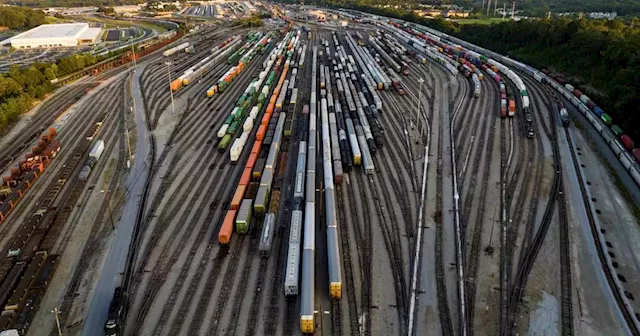 Business groups urge Congress to block potential rail strike