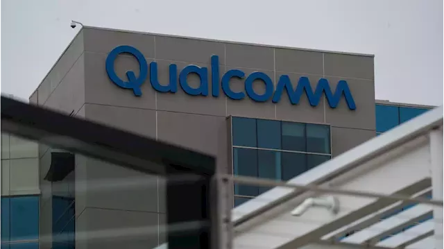 Qualcomm slashes forecast amid chip glut, weak smartphone market