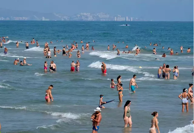 Blue flags expected to be flown across 51 beaches across SA - SABC News - Breaking news, special reports, world, business, sport coverage of all South African current events. Africa's news leader.