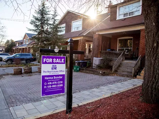 Canada's slumping housing market weighs on Home Capital's loans