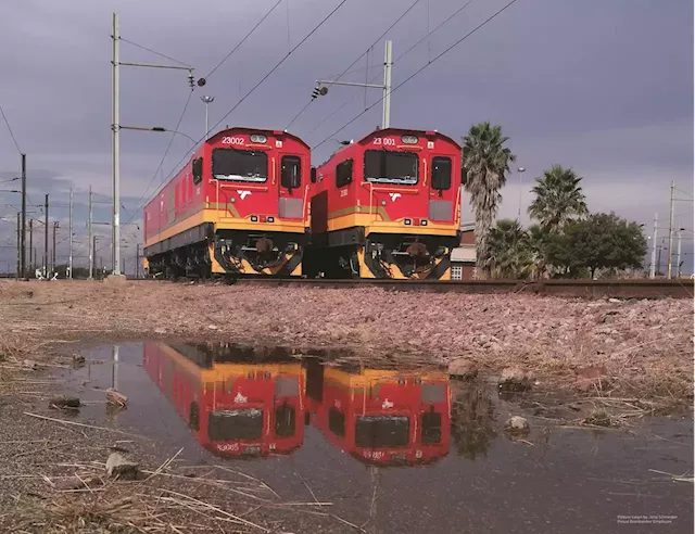 Train derailed as Transnet faces threats from disgruntled groups seeking 'business opportunities' | Fin24