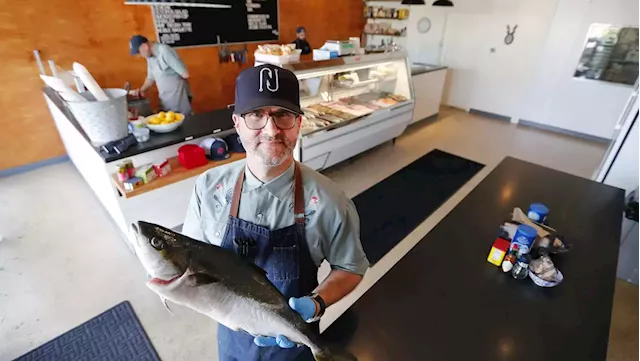 This popular Phoenix fish market is opening a second location. Here's what we know