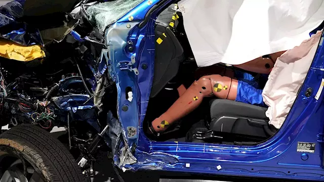 Most small SUVs flunk updated insurance industry crash tests