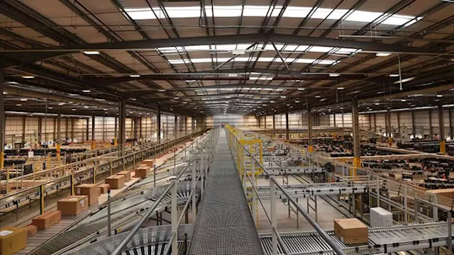 Amazon warehouse workers in UK vote to go on strike | CNN Business