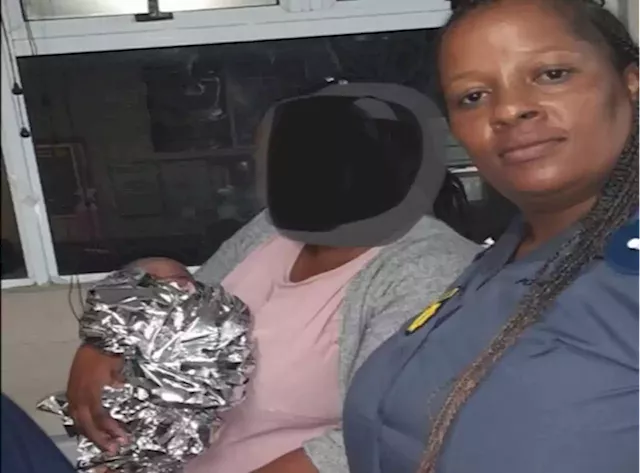 Officers helps woman deliver her baby at a Gqeberha police station - SABC News - Breaking news, special reports, world, business, sport coverage of all South African current events. Africa's news leader.