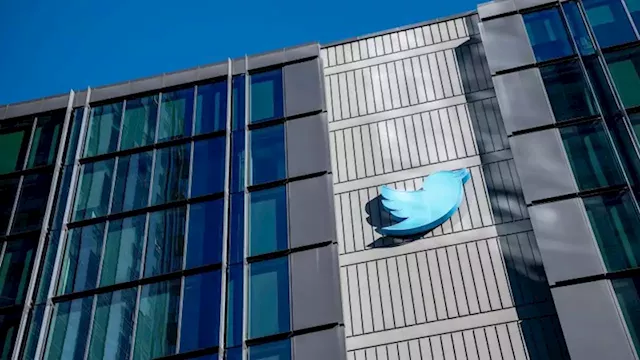 Twitter deletes controversial new policy banning links to other social platforms | CNN Business