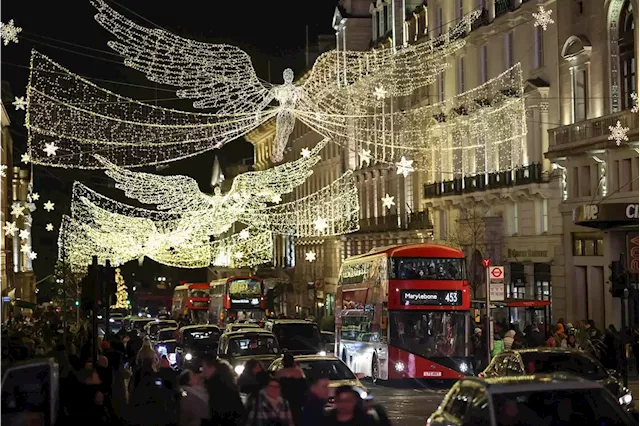 European countries switch off Christmas lights to cut energy usage as Russia keeps its grip on gas | Business Insider