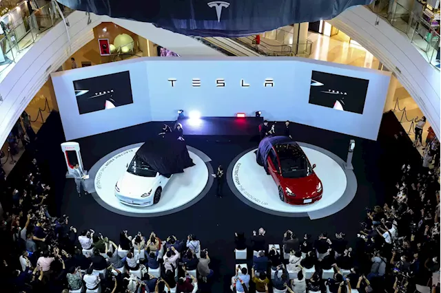 Tesla reportedly plans more layoffs as the company’s stock tanks | Engadget