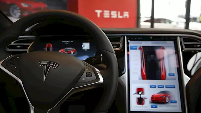 Tesla 'full self-driving' triggered an eight-car crash, a driver tells police | CNN Business