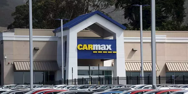 CarMax to stop buying back stock until business, economy improves