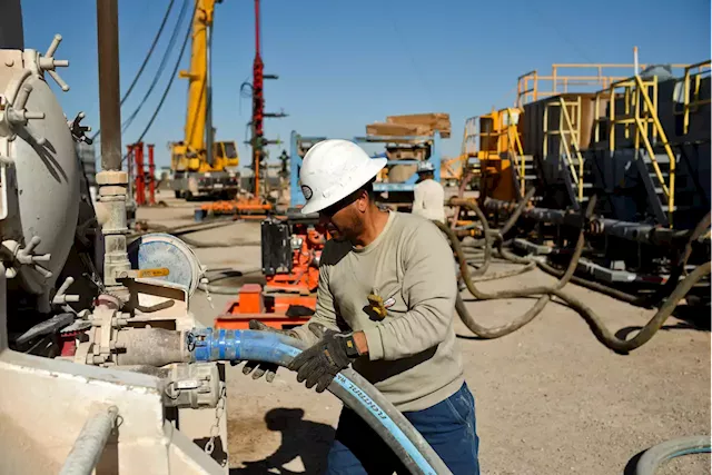 Texas adds oil and gas jobs in November even as companies say hiring has been tough in 2022