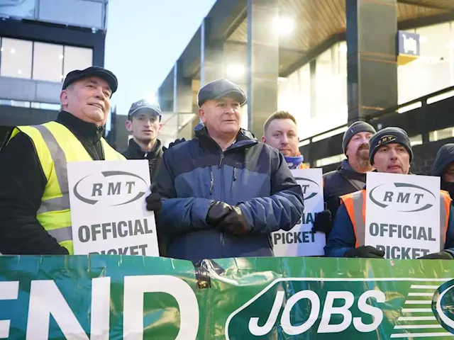 Rail dispute unlikely to end without mandate for industry to negotiate – RMT