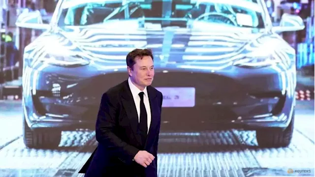 Musk tells Tesla workers not to be 'bothered by stock market craziness'