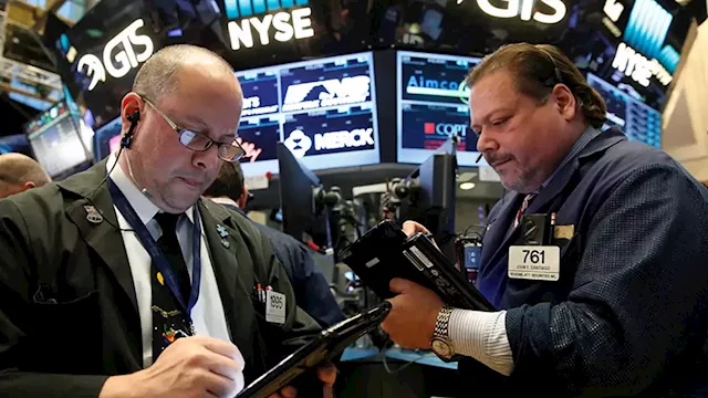 STOCK MARKET NEWS: Futures lower, oil's winning year, Southwest on track