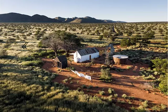 What it's like to eat at Klein Jan, the Kalahari restaurant hidden under a 1920s desert farmhouse | Business Insider