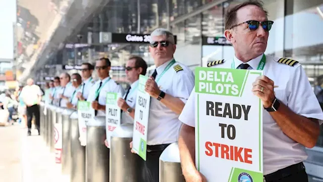 Delta, pilots reach labor deal with 34% pay hike | CNN Business