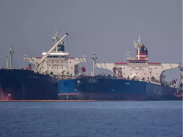 Middle Eastern and Asian companies are snapping up aging oil tankers to transport Russian crude | Business Insider