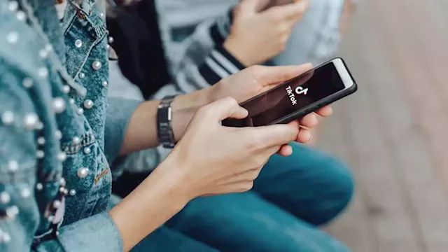 News outlets are embracing TikTok in an effort to reach younger audiences, survey shows | CNN Business